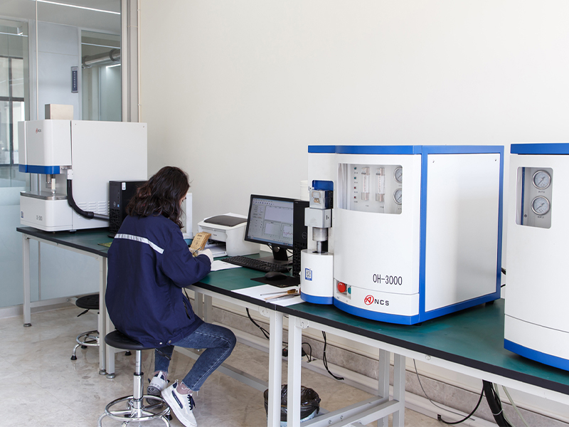 Waterstof-, zuurstof-, koolstof- en zwavelanalysator